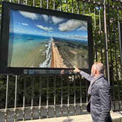 L'exposition sur les grilles du Sénat